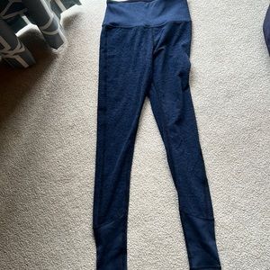 alo soft lounge blue Heather leggings with ribbed cuffs size small